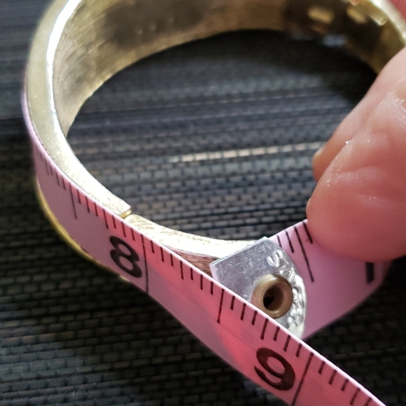 VTG gold tone cuff bangle w/Austrian crystal - Picture 9 of 12